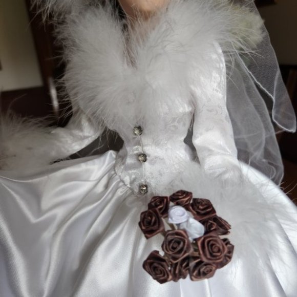 The Ashton-Drake Galleries' "Winter Romance" Porcelain Bride Doll - Picture 5 of 7